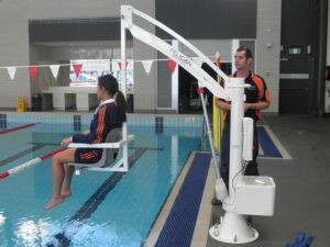Pelican aquatic lift with seat for commercial and public pools